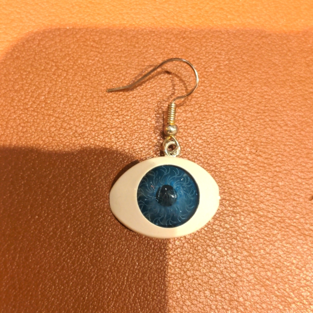 One eye earring